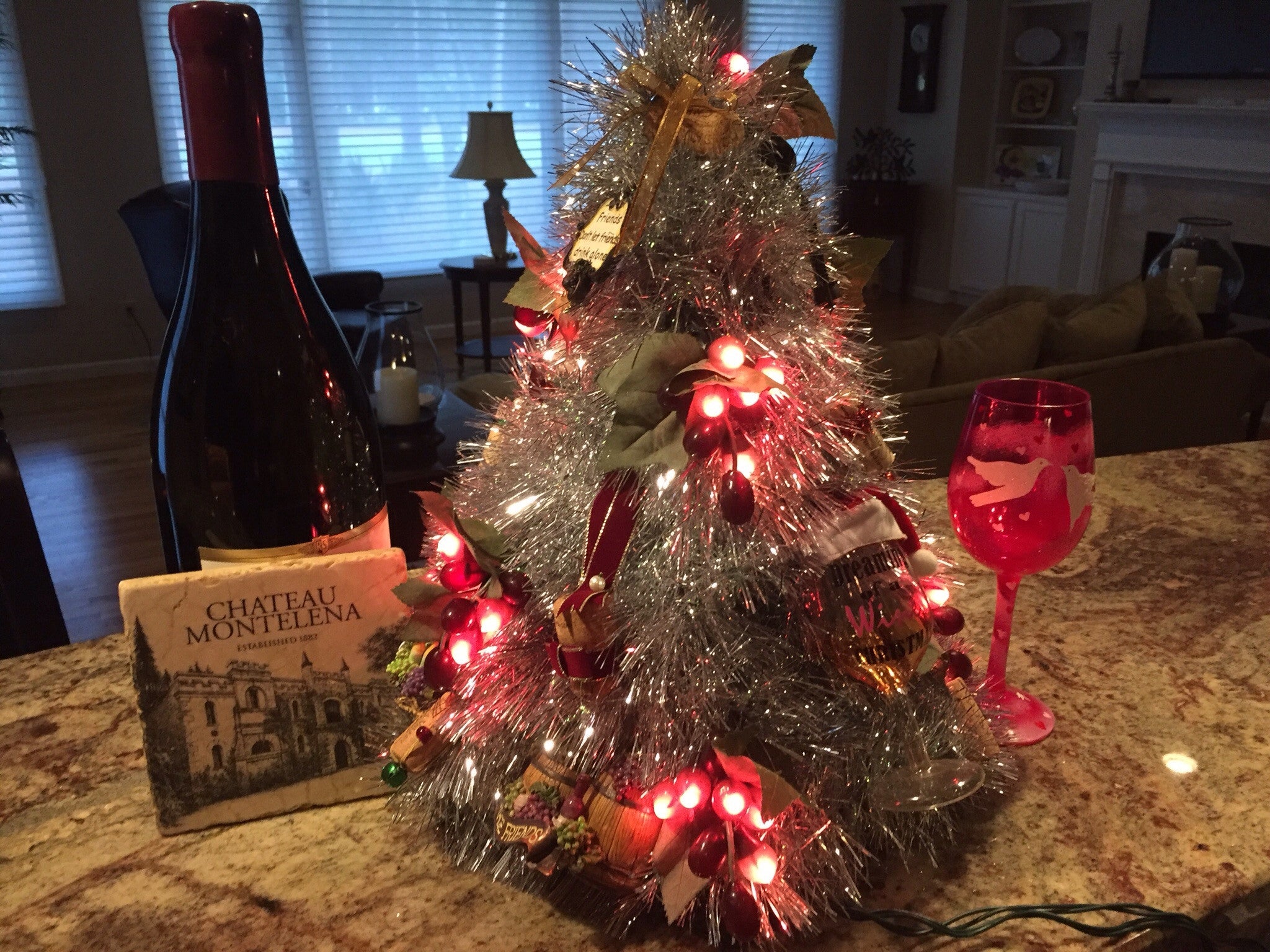 A Wine Lovers Christmas 16"